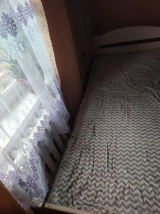 Ліжко односпальне дерев'яне