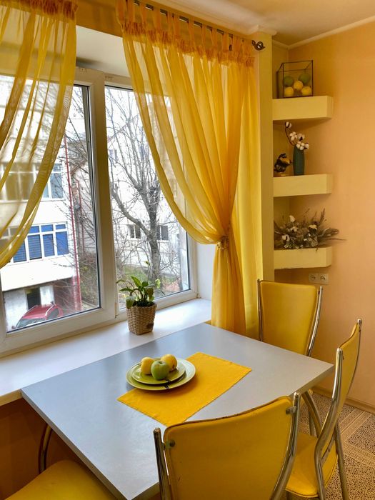 Центр. Власник. Острозького. 2 кімнати. Звітні документи