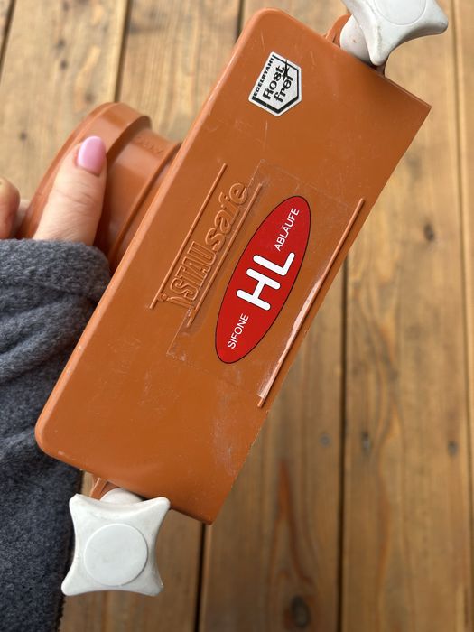 Zasuwa zwrotna koncowa 110 z klapa