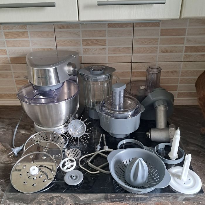 Продам кухонную машину Kenwood