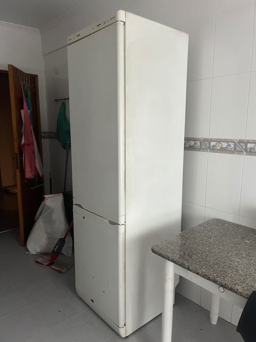 Frigorífico balay 60x60x200