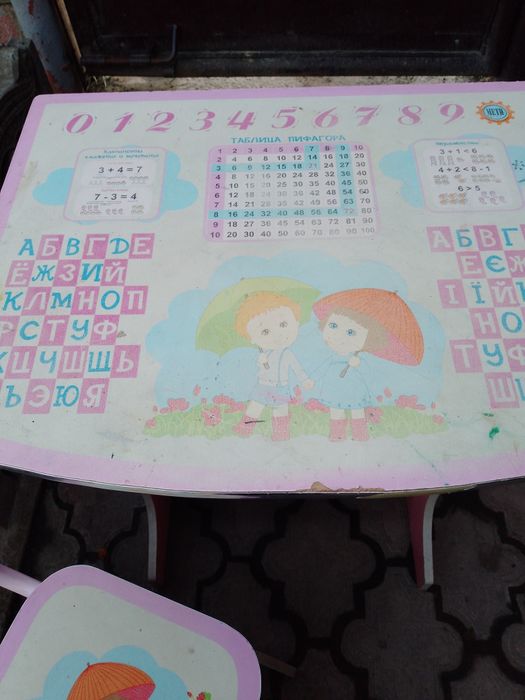 Продам парту 1000гр.