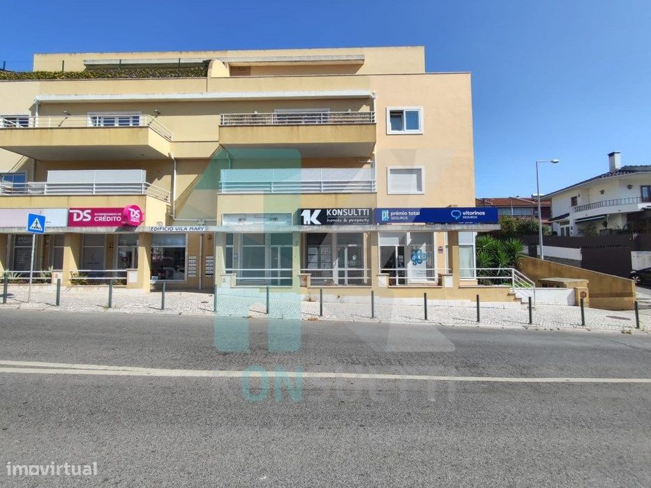 Loja no centro de Carcavelos