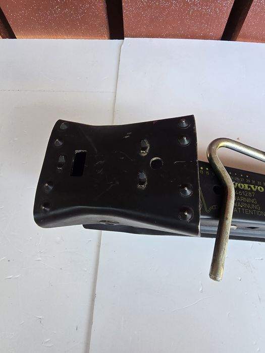 Lewarek podnośnik Volvo XC70II P2