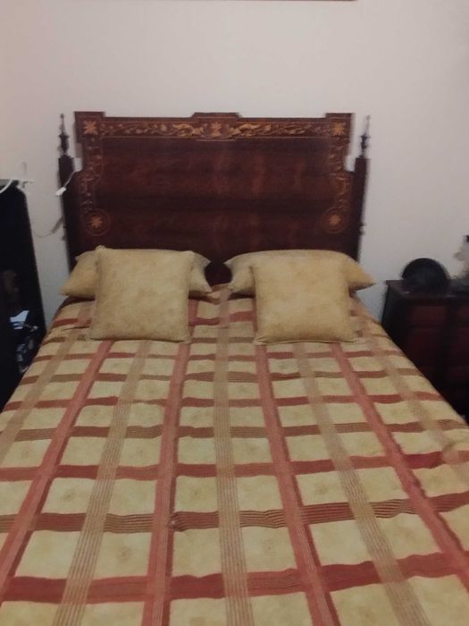 Cama de casal Dona Maria - Como nova