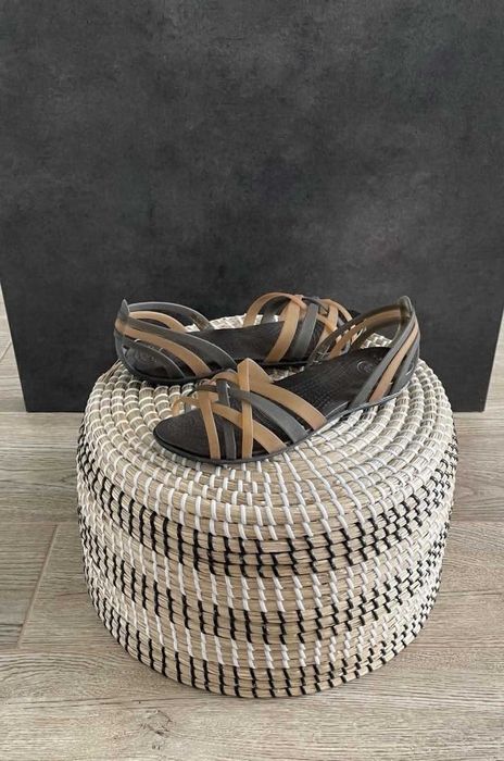 Crocs sandały Huarache Flat Bronze W7 37/38