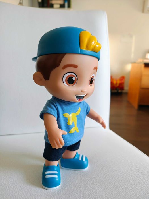 Boneco Lucas Neto, com som
