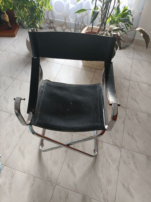 Cadeira de realizador metal e pele danificada