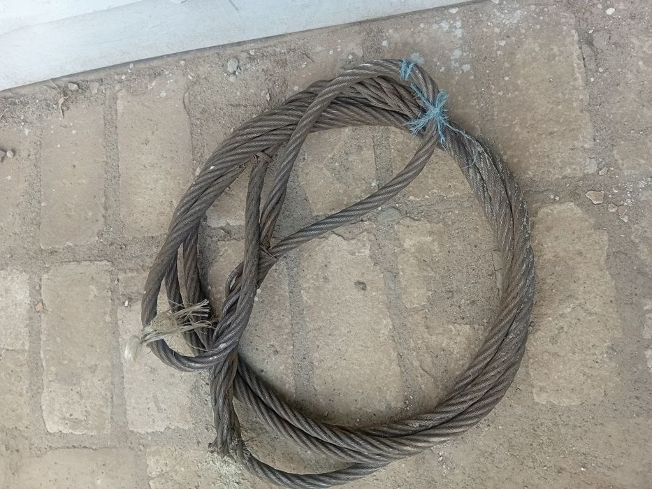 Трос для буксирування авто в хорошому стані