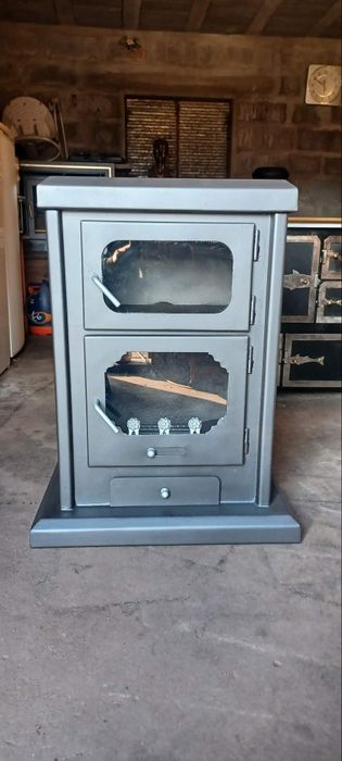 Vendo salamandra a lenha com forno muito boa