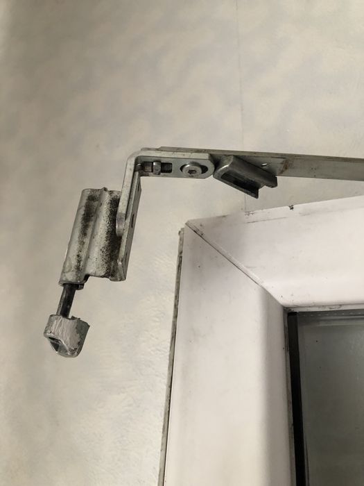 Ремонт пластікових вікон та дверей