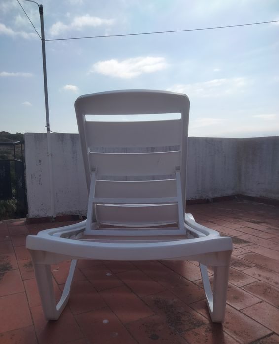 Espreguiçadeira de Jardim Regulável – Branca
