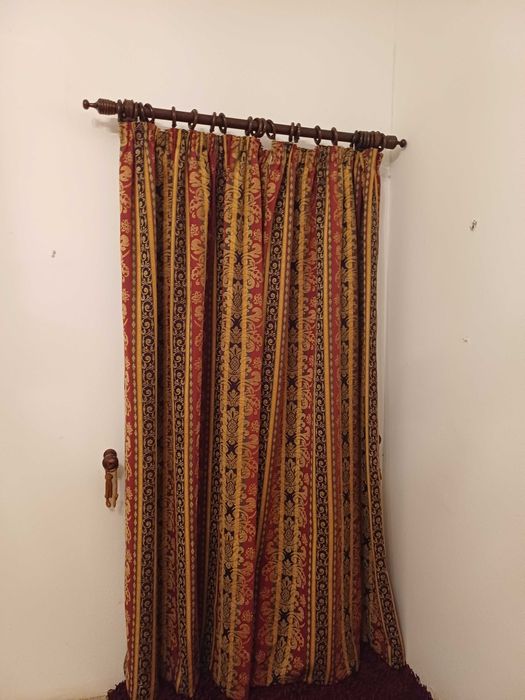 Cortinados antigos em bom estado