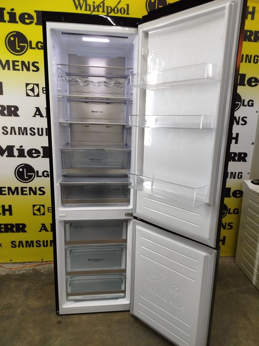 Холодильник фірми LG, Модель GBB72MCUFN