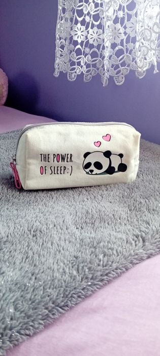 Biały piórnik z motywem pandy