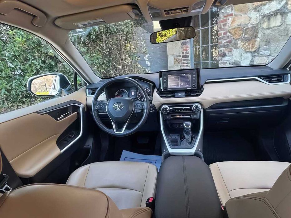 Toyota RAV4      2020