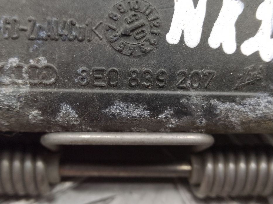 Ручка двери наружная 8E0839207 для Audi A4 B7 2004-2007