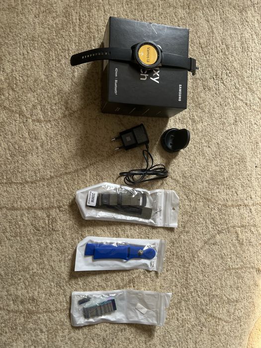 Samsung Galaxy Watch 42mm + 4 ремінці (Повний комплект)