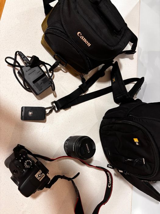 Máquina fotográfica Cânon EOS 100D