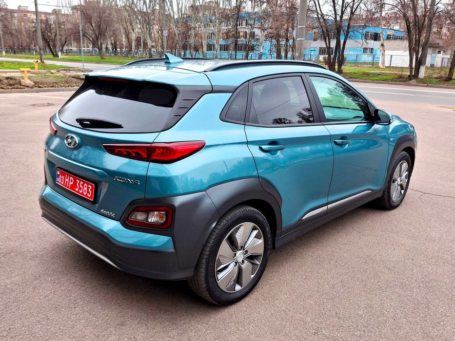 Hyundai Kona Electric. 64 kw.