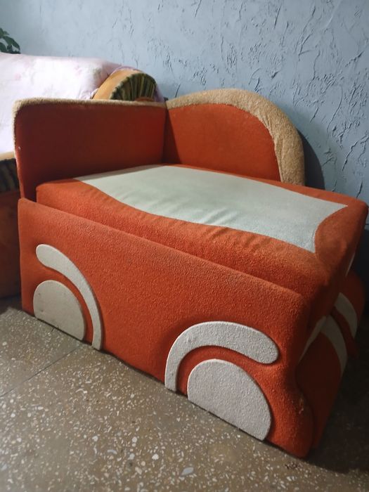 Продам диван вживаний 0.80+1.90