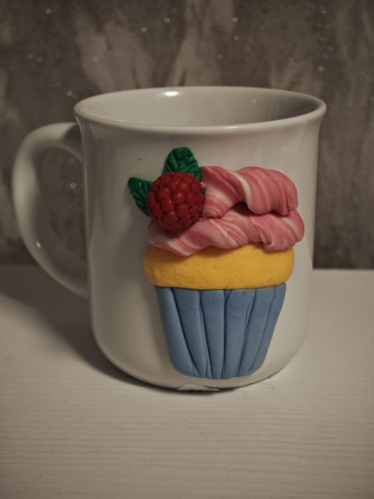 Чашка з декором з полімерної глини