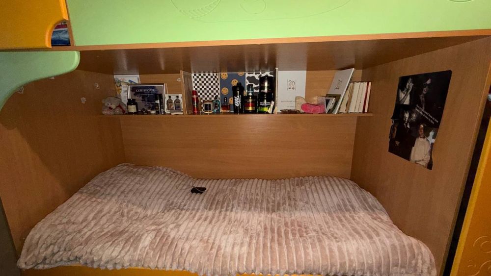 Ліжко,столик,шкаф меблі