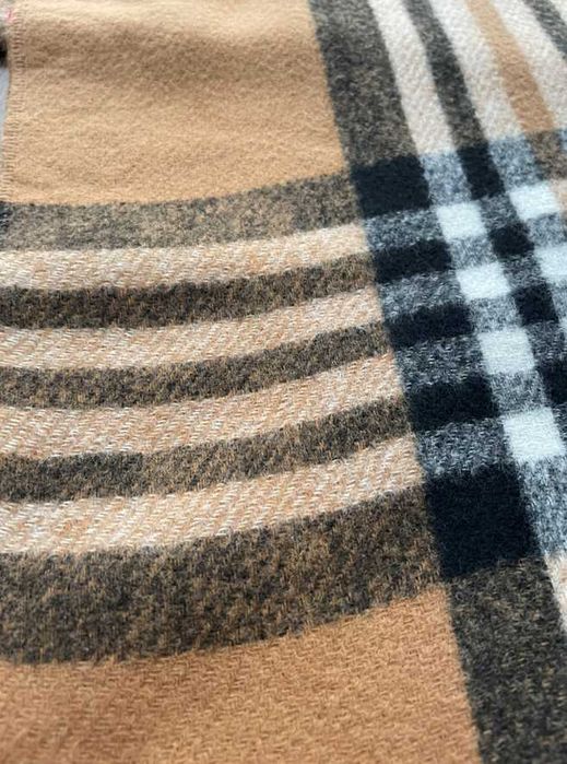 Шарф в стилі Burberry бежевий
