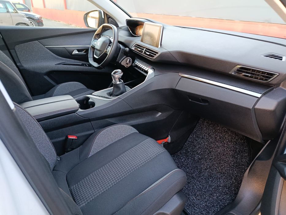 Peugeot 5008 Versão Puretech 1.2L - 2020/11