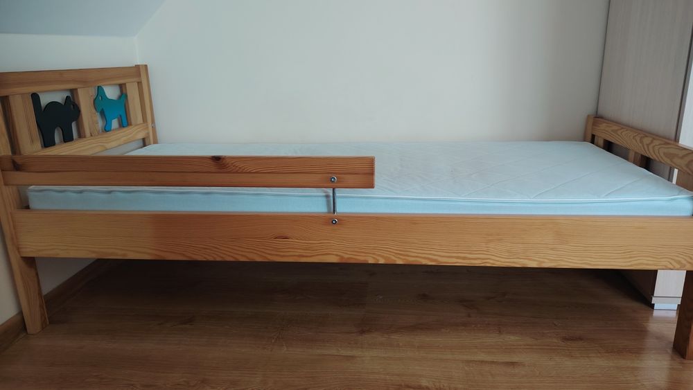 Łóżko dla dziecka z materacem Ikea sosna drewno