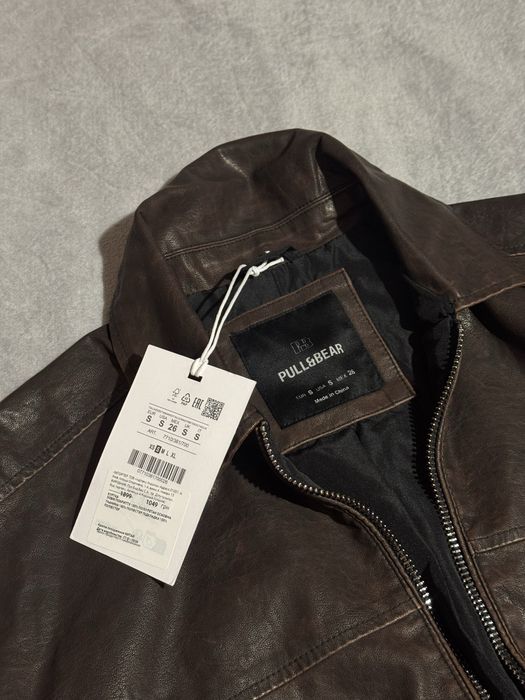 Шкіряна куртка бомбер  Pull&bear