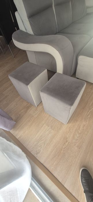 Sofá de 3 lugares + Puff Chaise Longue + 4 Banquinhos