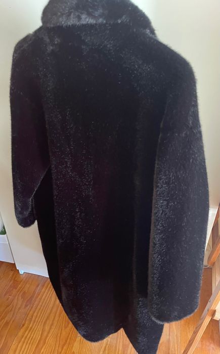 Sobretudo preto comprido com efeito pêlo sintético Zara_como novo