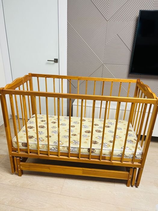 Дитяче ліжко з матрацом