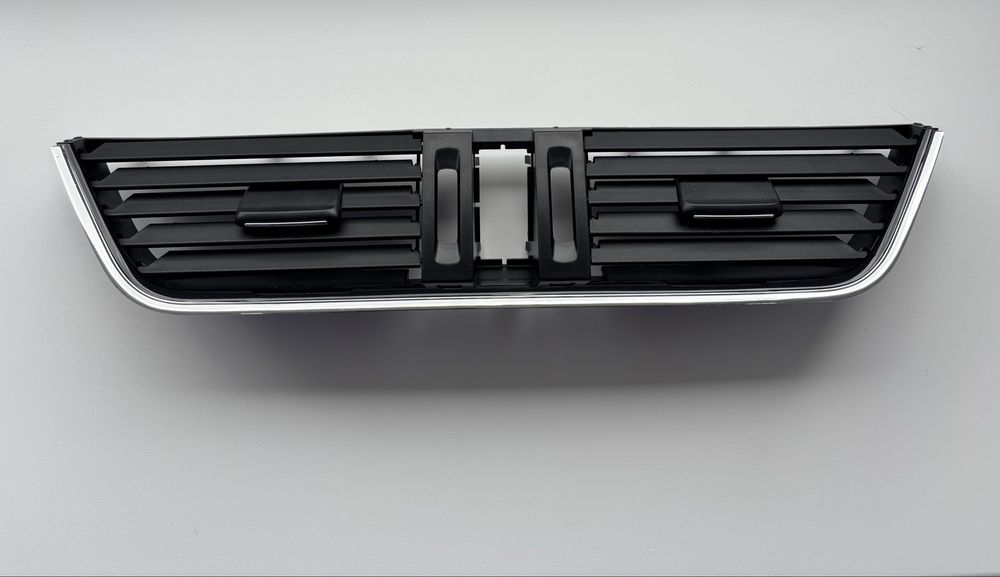 Центральний дефлектор Skoda Octavia A7/ Кришка дефлектора хромова