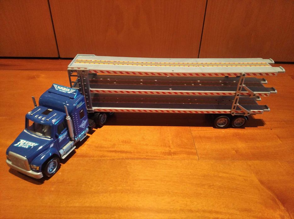 Camião transporte viaturas 57 cm