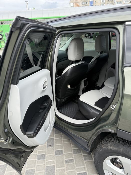 Продам Jeep Compass