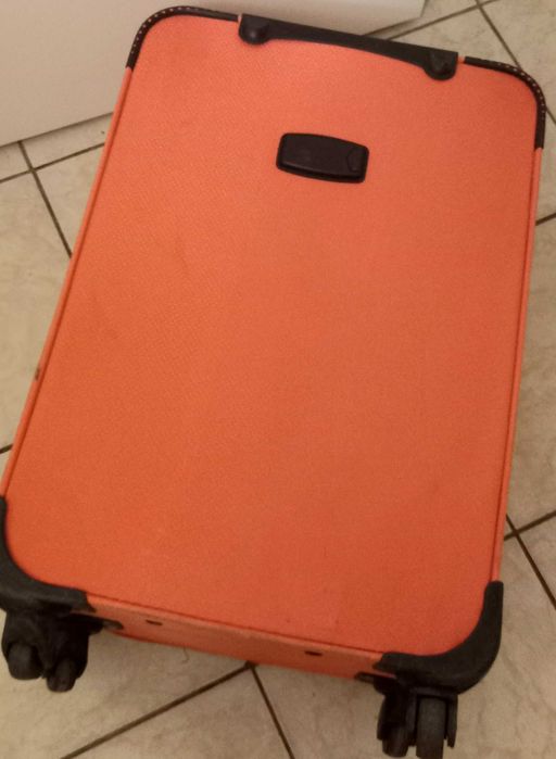 Валіза б/у, гарний стан.55-39-20см.