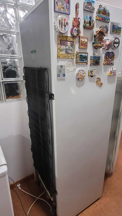 Frigorífico com congelador