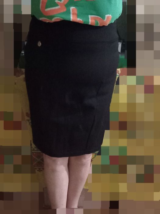 Спідниця чорна, з еластаном, розмір L