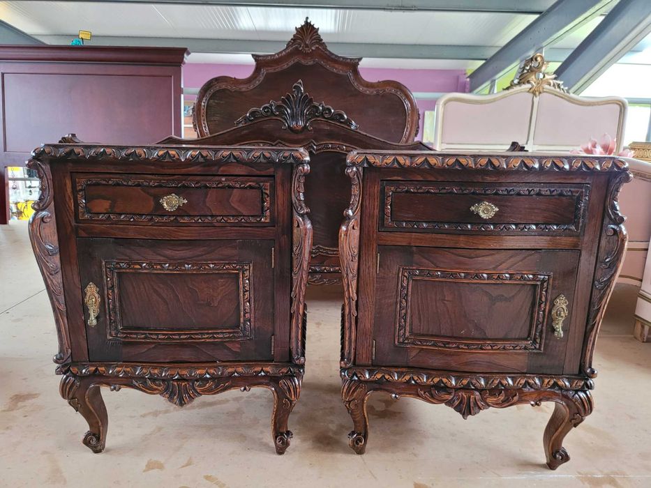 Mesas de cabeceira em madeira maciça trabalhada - Valor unitário