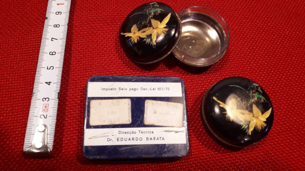 Caixas de lata antigas