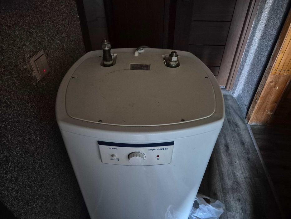 Продам бойлер Электролюкс 100л на запчасти