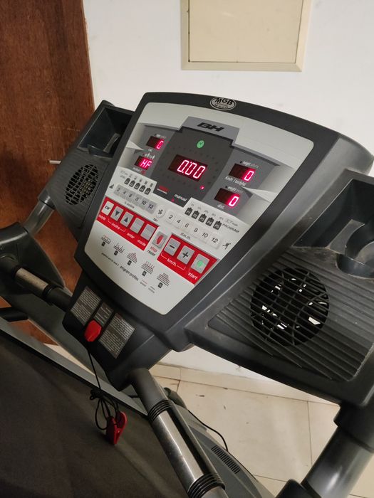 Passadeira elíptica  plataforma vibratória