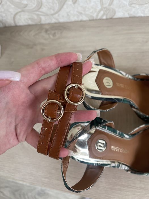 Босоніжки River Island 39 розмір