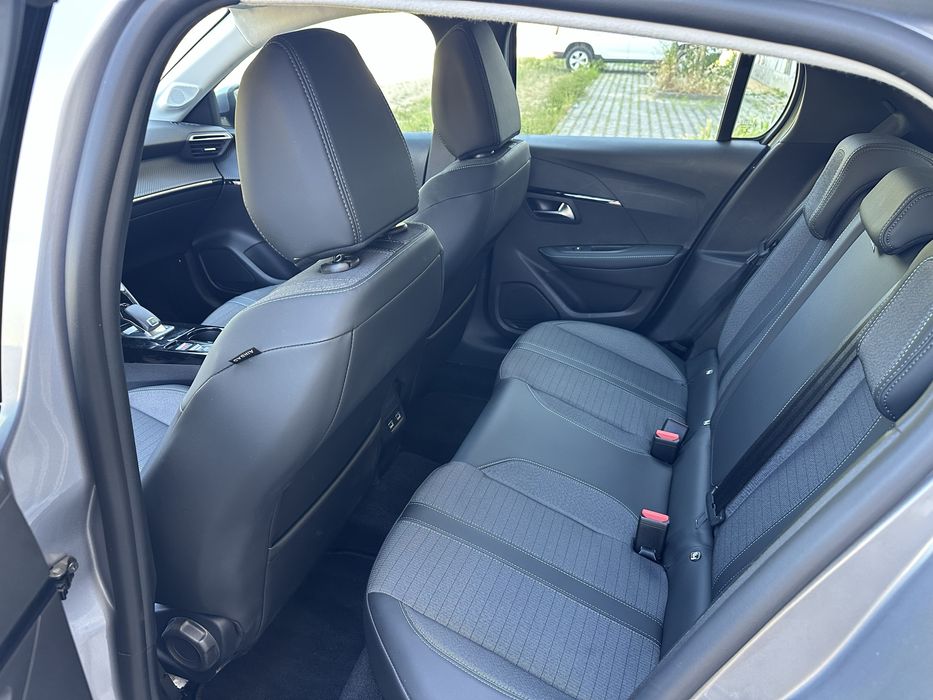 Peugeot 208 1.2 Allure Cx. Auto ( apenas 10 mil kms )