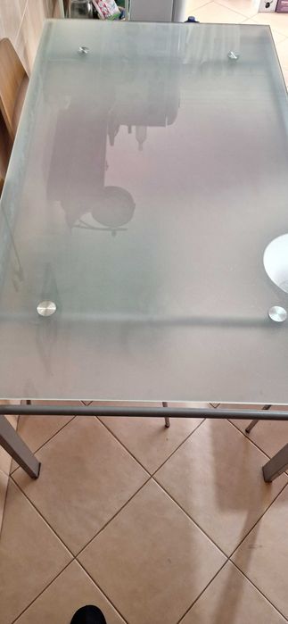 Conjunto Mesa de Vidro (140x80) + 4 Cadeiras – Estilo e Conforto