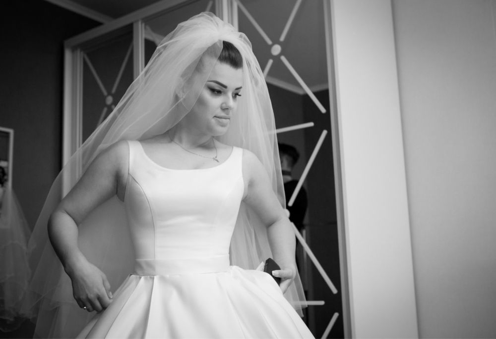 Весільна сукня шампань/атлас