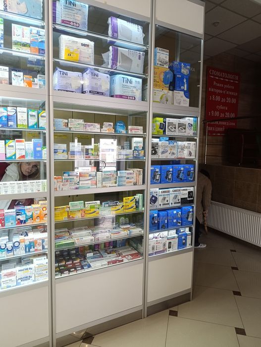 Торгівельні вітрини та шафи