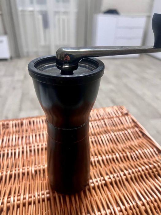 Кофемолка Hario Mini Slim Pro